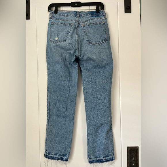 Abercrombie & Fitch 90s Straight Mid Rise Light Wash Jeans - Picture 5 of 7